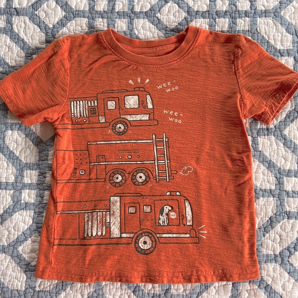 Jumping beans 5T fire truck tee